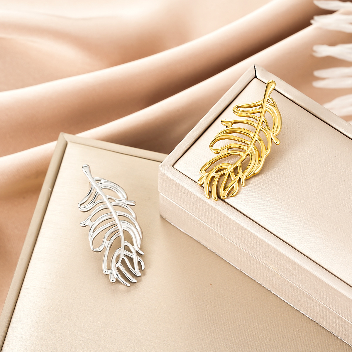 Leaf Earrings Female Niche Design Explosive High-end Sense Earrings Light Luxury Personality Elegant Fashion Trend All-match Earrings - Image 3