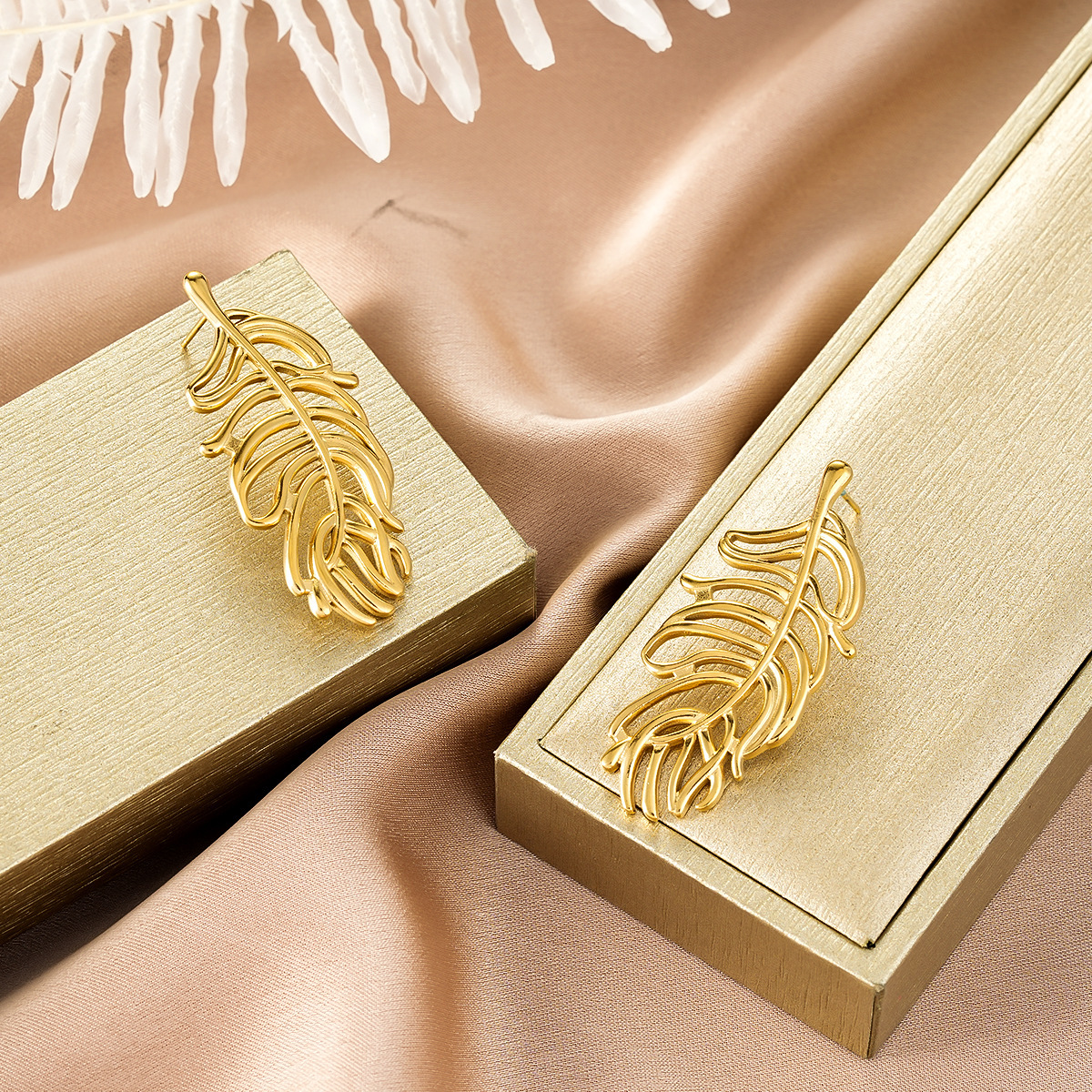 Leaf Earrings Female Niche Design Explosive High-end Sense Earrings Light Luxury Personality Elegant Fashion Trend All-match Earrings - Image 5