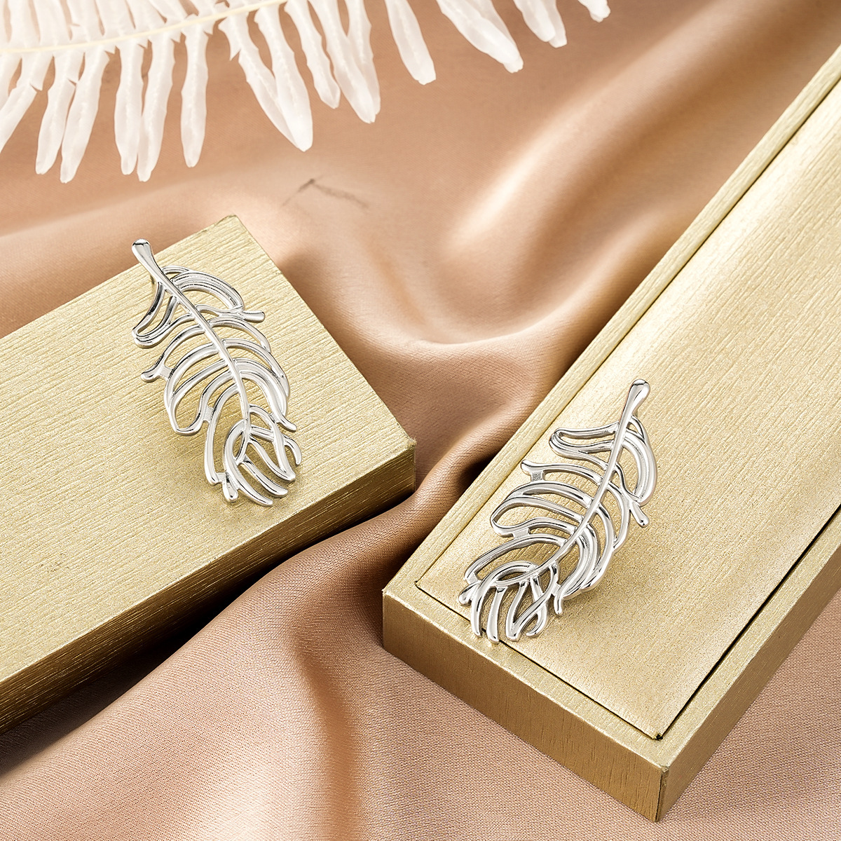 Leaf Earrings Female Niche Design Explosive High-end Sense Earrings Light Luxury Personality Elegant Fashion Trend All-match Earrings - Image 6
